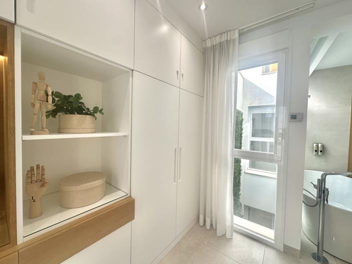 Image No.23-2 Bed Townhouse for sale