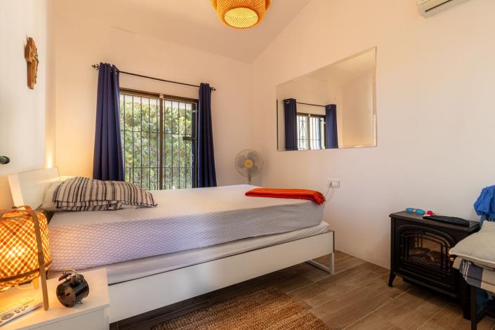 Image No.13-2 Bed Semi-Detached for sale