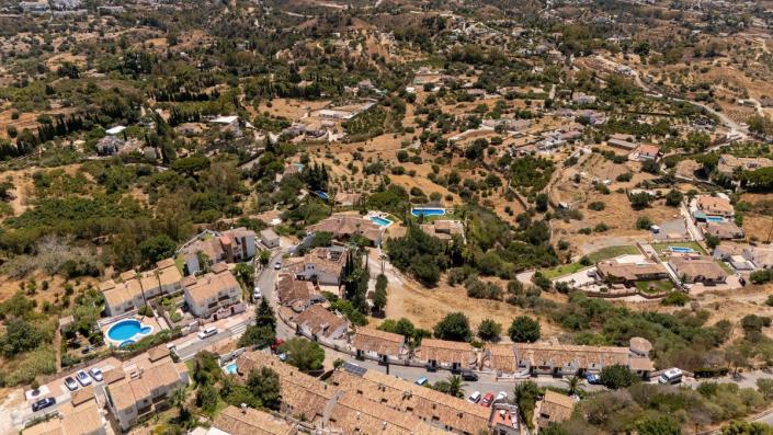 Image No.24-2 Bed Semi-Detached for sale