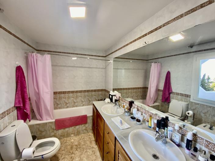 Image No.27-5 Bed Villa for sale