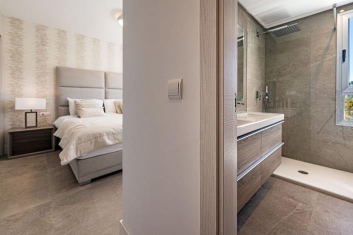 Image No.14-3 Bed Townhouse for sale