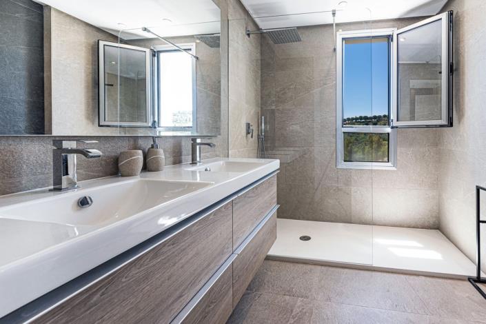 Image No.15-3 Bed Townhouse for sale