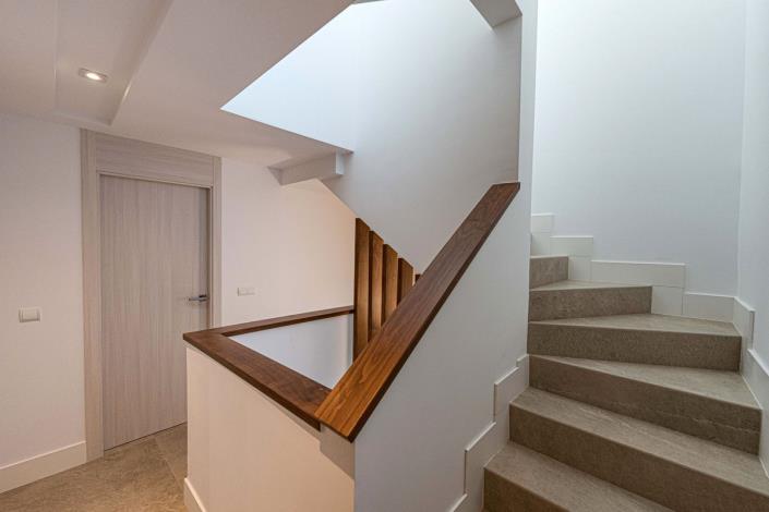 Image No.19-3 Bed Townhouse for sale