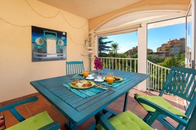 10-bb915d1cb19341576dcdc994b81ab9c5