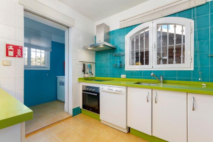 Image No.16-4 Bed Semi-Detached for sale