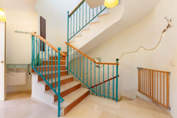 Image No.18-4 Bed Semi-Detached for sale