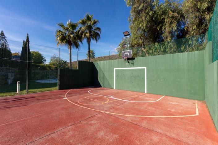 Image No.50-4 Bed Semi-Detached for sale