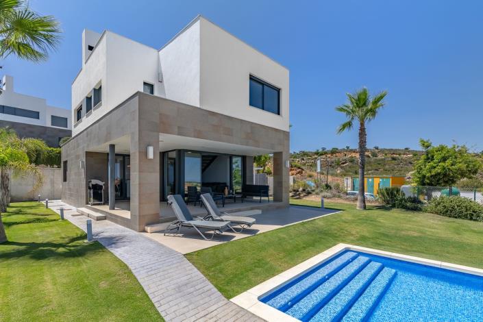 Image No.6-4 Bed Villa / Detached for sale