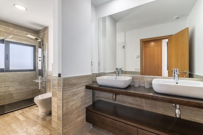 Image No.8-4 Bed Villa / Detached for sale