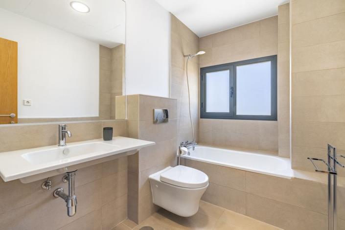 Image No.13-4 Bed Villa / Detached for sale