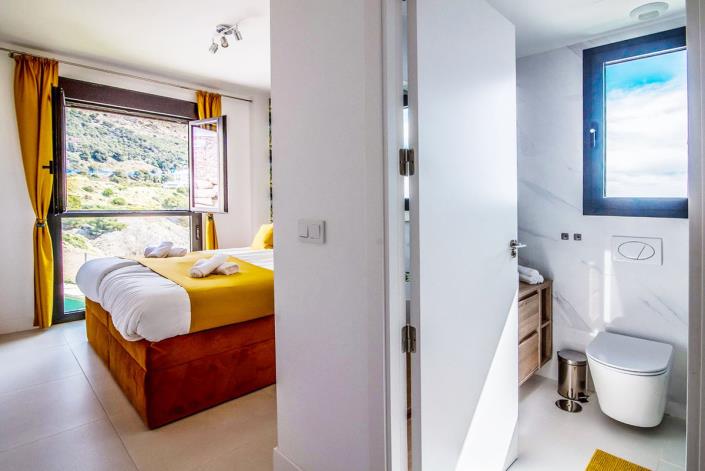 Image No.10-3 Bed Apartment for sale