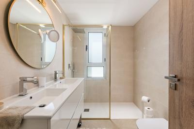 12-53013098fcab6c38b1379cd33298e050