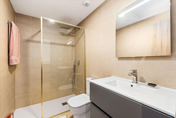 Image No.16-3 Bed Townhouse for sale