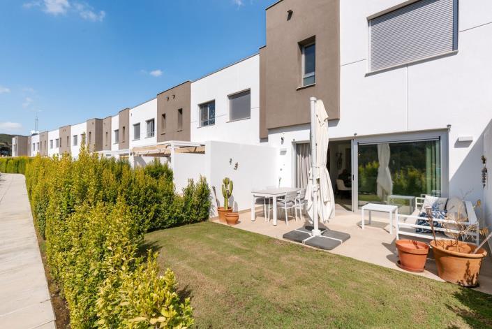 Image No.19-3 Bed Townhouse for sale