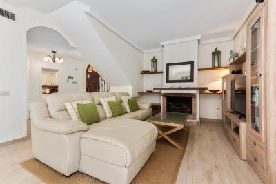 8-e64a9055bba3e77ac8aca3b893cdf826