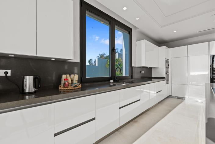 Image No.10-5 Bed Villa for sale