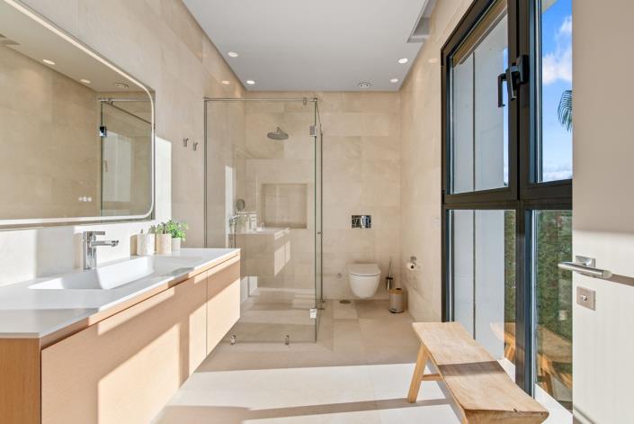 Image No.18-5 Bed Villa for sale