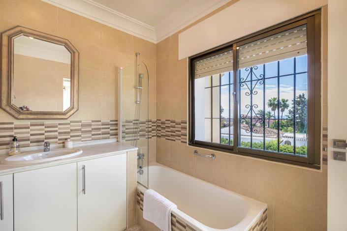 Image No.16-5 Bed Villa for sale