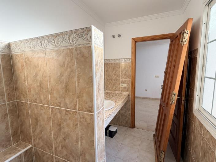 Image No.16-4 Bed Townhouse for sale