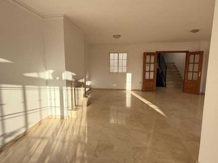 Image No.13-4 Bed Townhouse for sale