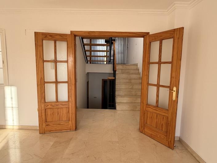 Image No.15-4 Bed Townhouse for sale