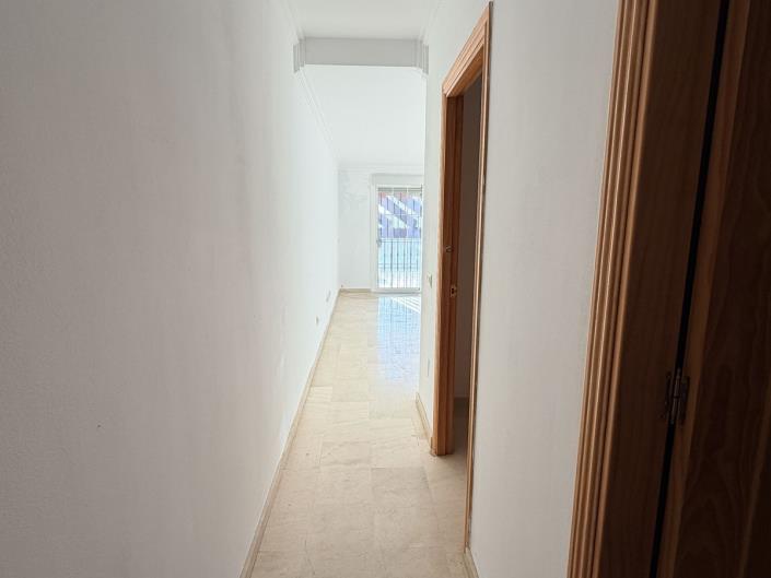 Image No.20-4 Bed Townhouse for sale