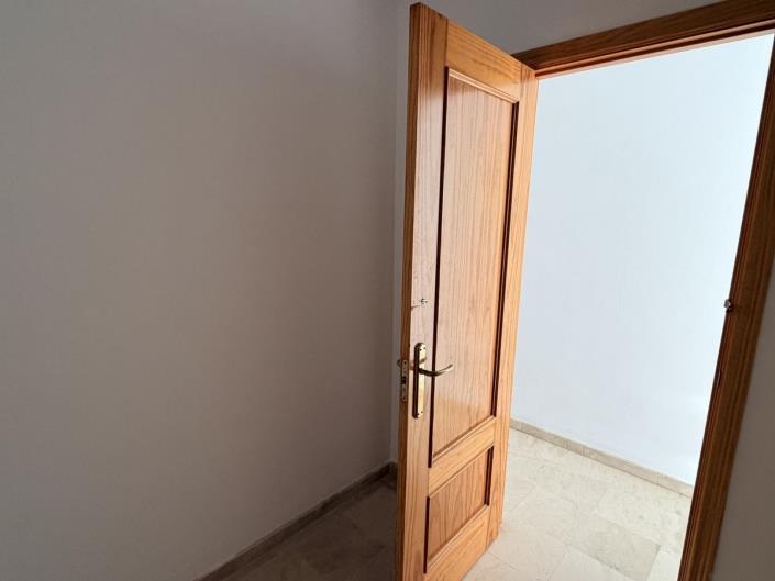 Image No.23-4 Bed Townhouse for sale