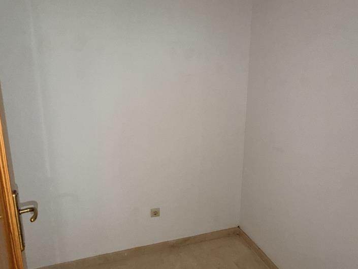 Image No.28-4 Bed Townhouse for sale