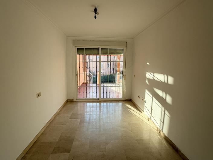 Image No.29-4 Bed Townhouse for sale