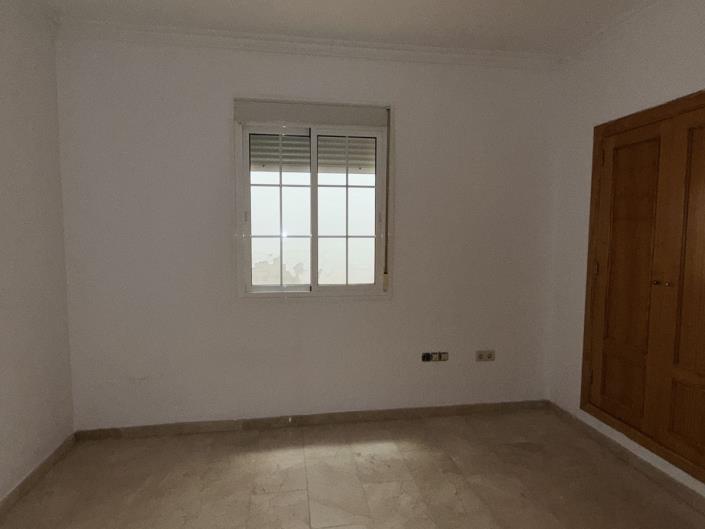 Image No.41-4 Bed Townhouse for sale