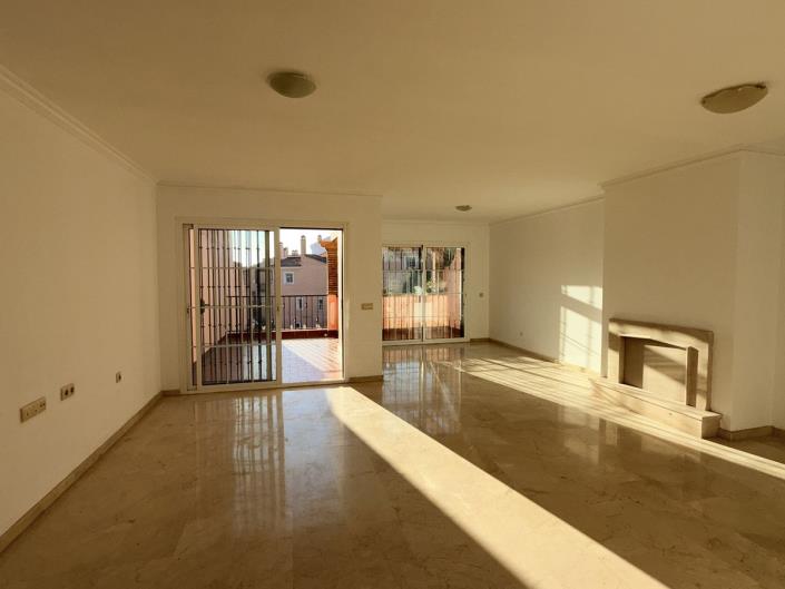 Image No.50-4 Bed Townhouse for sale