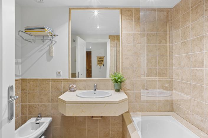 Image No.25-2 Bed Apartment for sale