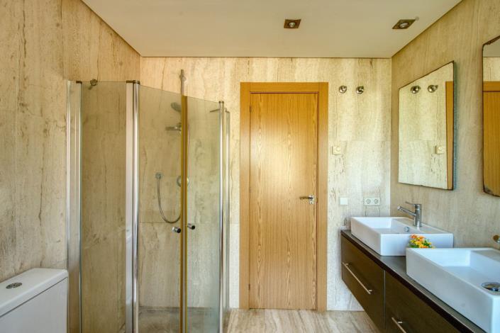 Image No.19-4 Bed Townhouse for sale