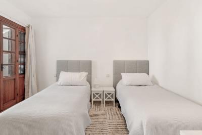 11-20939a0134ad724a8cb2a801094d15a4