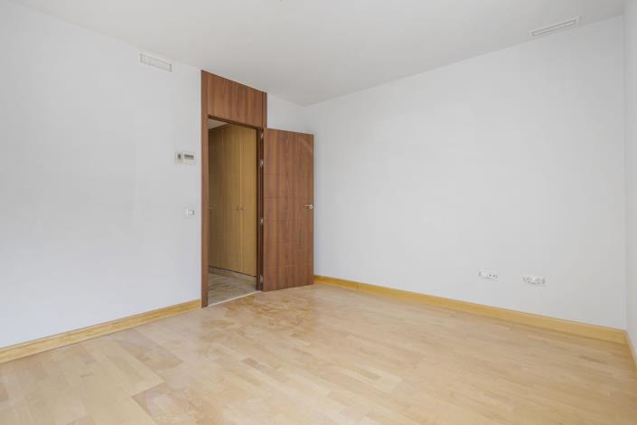 Image No.18-3 Bed Apartment for sale