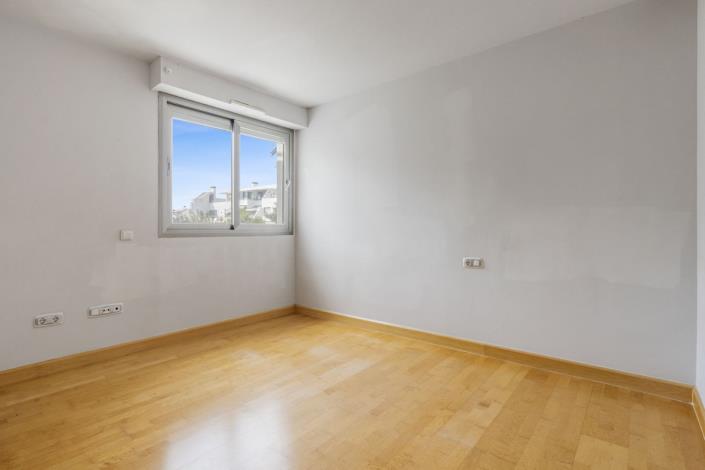 Image No.20-3 Bed Apartment for sale