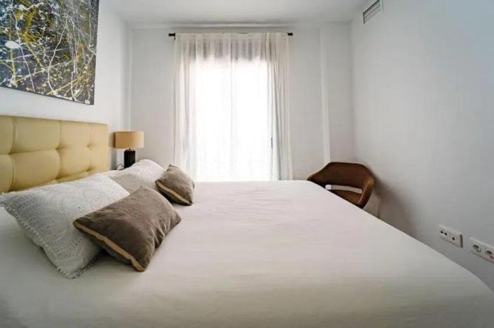 Image No.12-3 Bed Townhouse for sale