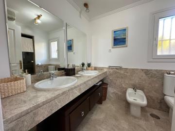 12-53013098fcab6c38b1379cd33298e050