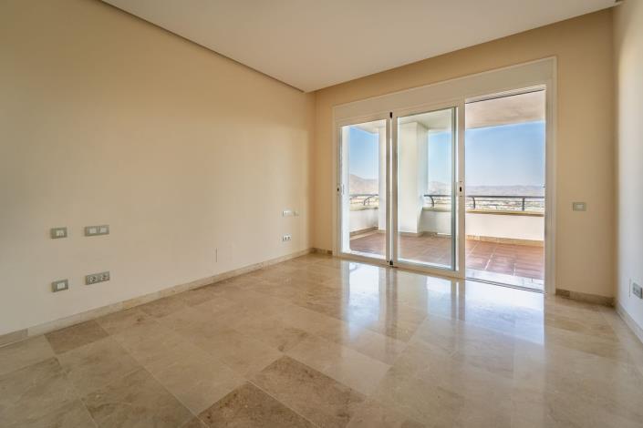 Image No.24-3 Bed Apartment for sale