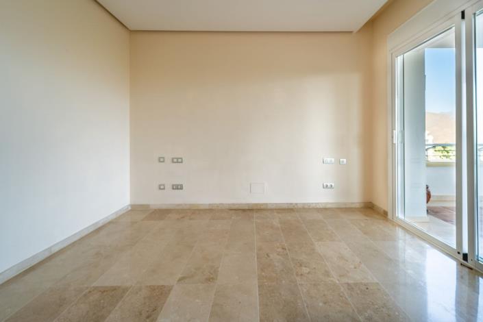 Image No.25-3 Bed Apartment for sale