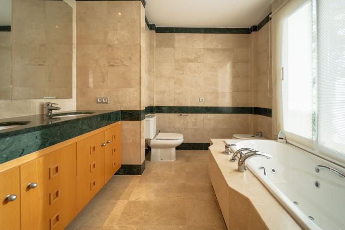 Image No.28-3 Bed Apartment for sale