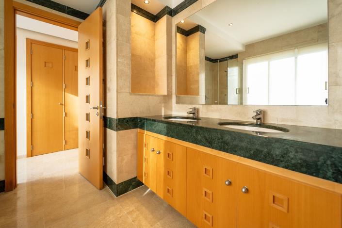 Image No.30-3 Bed Apartment for sale