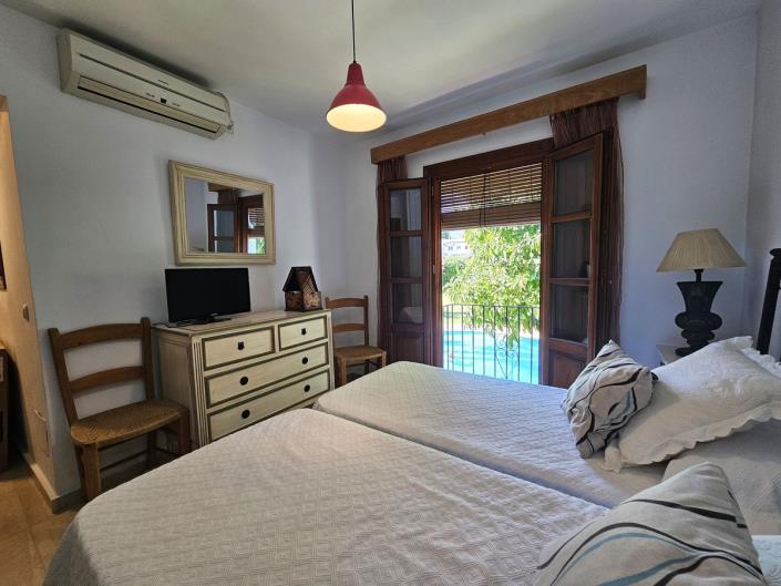 Image No.15-3 Bed Townhouse for sale