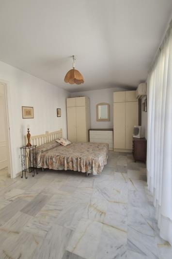 Image No.34-5 Bed Townhouse for sale