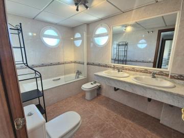 12-53013098fcab6c38b1379cd33298e050