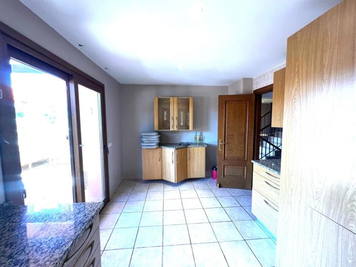 Image No.4-5 Bed Semi-Detached for sale