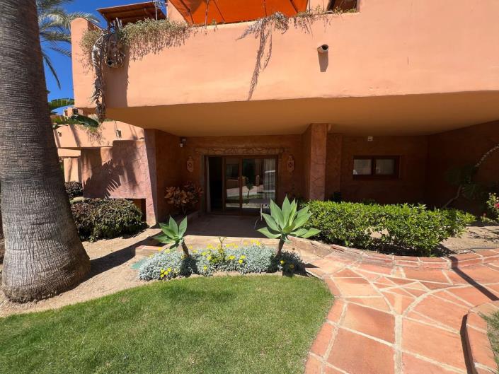 Image No.16-5 Bed Semi-Detached for sale