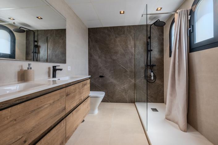 Image No.20-3 Bed Townhouse for sale