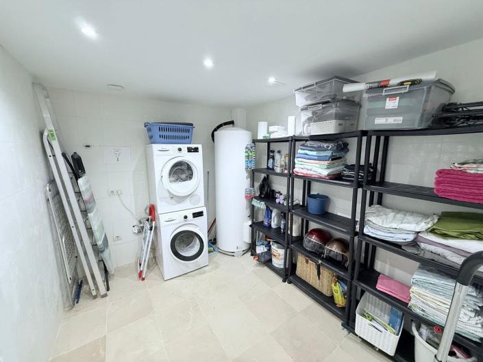 Image No.25-4 Bed Townhouse for sale