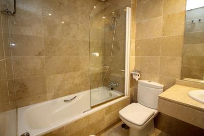 16-ec67b526875bf0124b6ce4328a754439